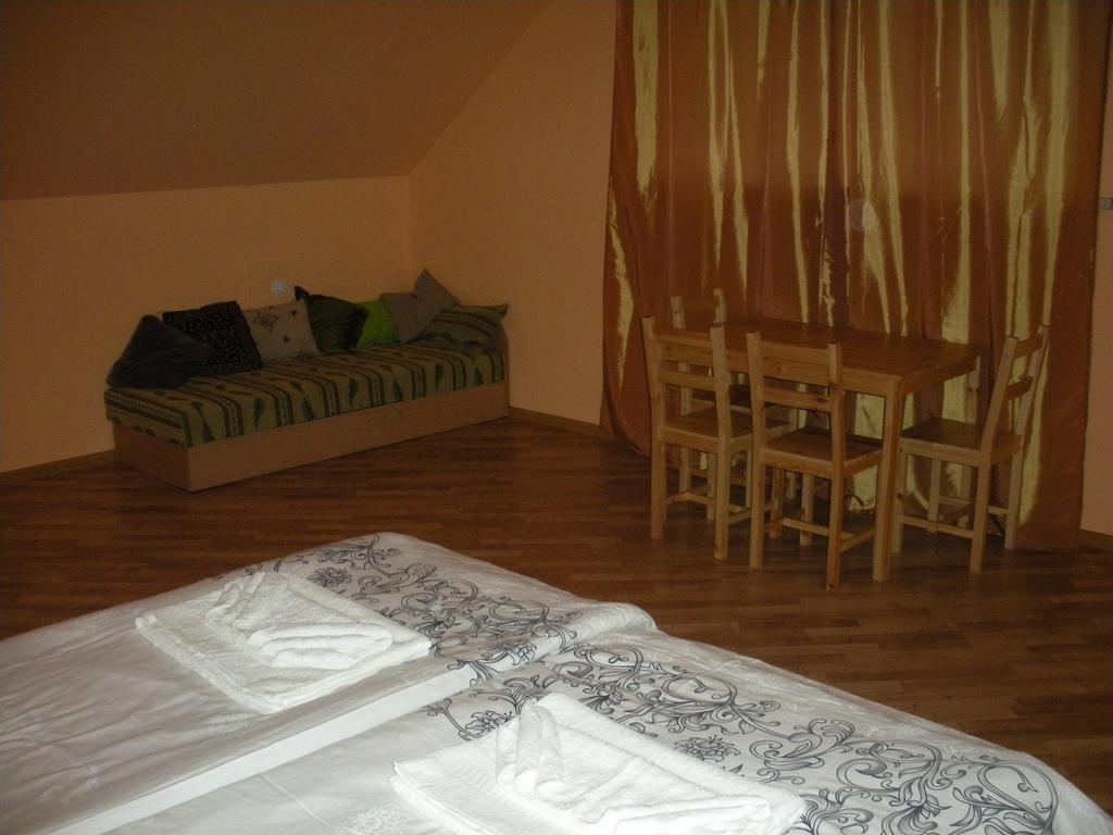 Arsenal Hotel Daugavpils Szoba fotó